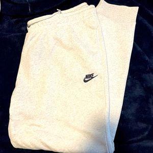 Nike woman’s sweatpants